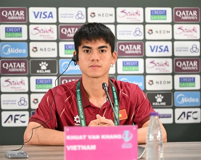 Hình ảnh đa dạng các môn thể thao như bóng đá, bóng rổ và eSports trên nền tảng helo888 nổ hũ